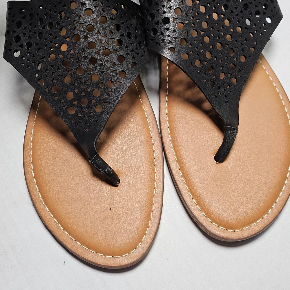Universal Thread Womens Black Laser Cut Thong Sandals Flat Slides Size 10 NEW - Picture 7 of 10
